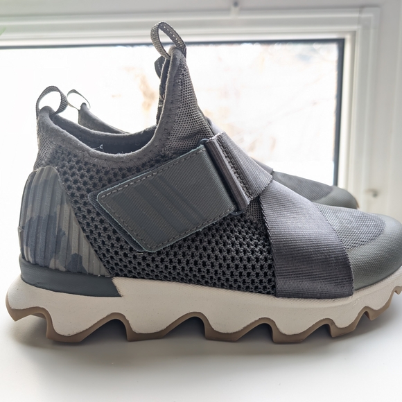 Sorel Kinetic Impact, Lug Sole, Slip On, Green Camo Runners, Women's size 5 - Picture 2 of 9